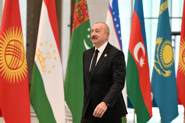 Prezident İlham Əliyev Daşkənddəki Konqres Mərkəzinə gəlib 